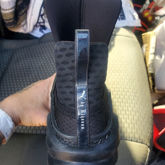 RHIANNA PUMA/FENTY COLLAB - Picture 4 of 4